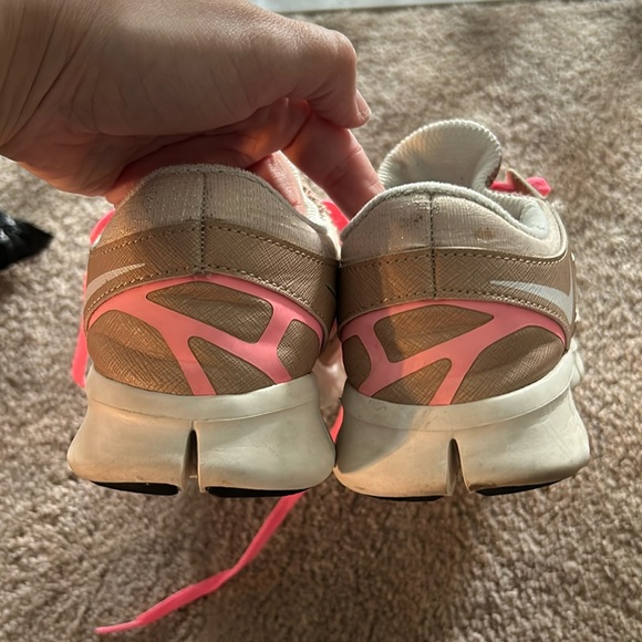 Nike Free Run 2 Athletic Shoes - Picture 4 of 9